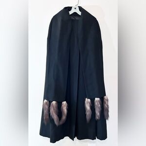 Elegant Vintage Black Cape with Fur